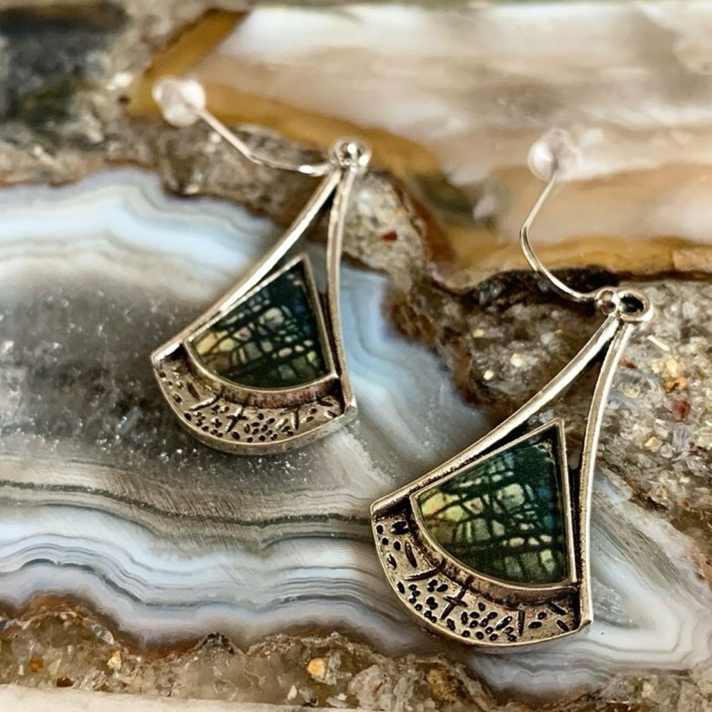 2368 Artistic Silver and Green Geometric Earrings